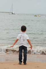 Garçon face à la mer, St Jean de Luz
