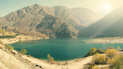 Landscape, Panorama Emerald Lake in the mountains in autumn