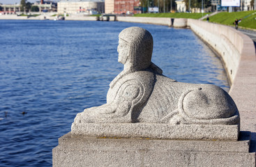 Сфинкс напротив усадьбы Кушелевых-Безбородко....