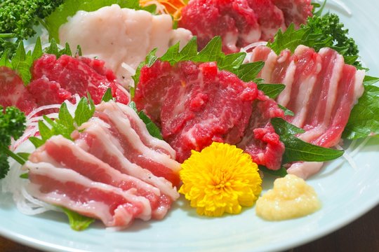 馬刺し