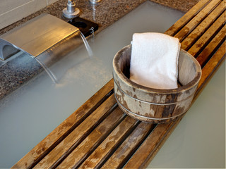 Obraz na płótnie Canvas Bath bucket with a towel at a hot spring bath 