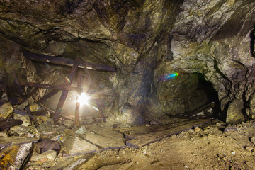 Obraz na płótnie Canvas Underground mine shaft copper ore tunnel gallery