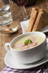 Kartoffelsuppe mit Wienerscheiben