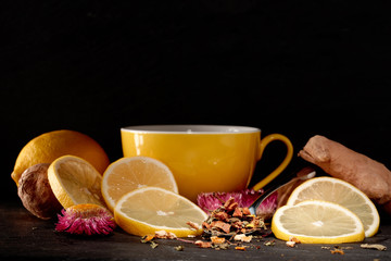 kräuterteee mit zitrone und ingwer