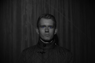 düsteres Männerportrait