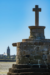 Refuge cross in le grand Traict, low tide, Le Croisic, Bretagne, France