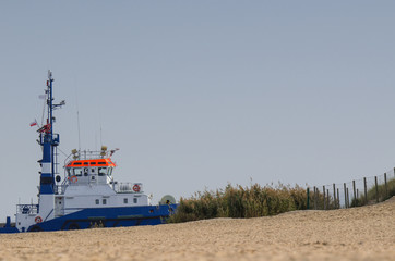 TUG - An auxiliary vessel arrives at the port © Wojciech Wrzesień