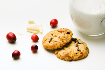 American Cranberry Cookies mit Milch und weißer Schokolade