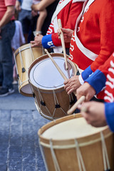 Fototapeta na wymiar Soldiers drumming in Tamborrada of San Sebastian, the drum parade to commemorate the day that allied Anglo-Portuguese troops invaded the city. Basque Country, Guipuzcoa. Spain.