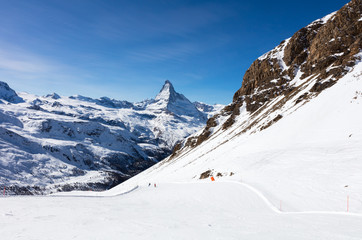 Fototapeta na wymiar Skiing in the Swiss alps