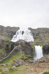 Landschaft rund um den Dynjandi-Wasserfall in den Westfjorden, Island