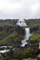 Fototapeta na wymiar Landschaft rund um den Dynjandi-Wasserfall in den Westfjorden, Island
