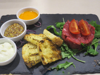 servizio ristorazione portata carne 