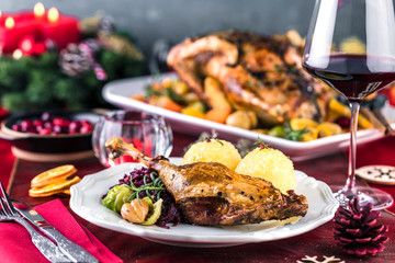 Weihnachtsgans knusprig gebraten (ente)