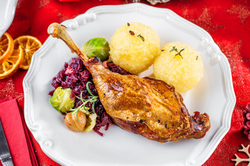 Weihnachtsgans knusprig gebraten (ente) © karepa