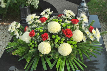 Bukiet z chryzantemami na grób © bnorbert3