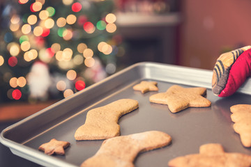 Baking tray with gingerbread holiday cookies