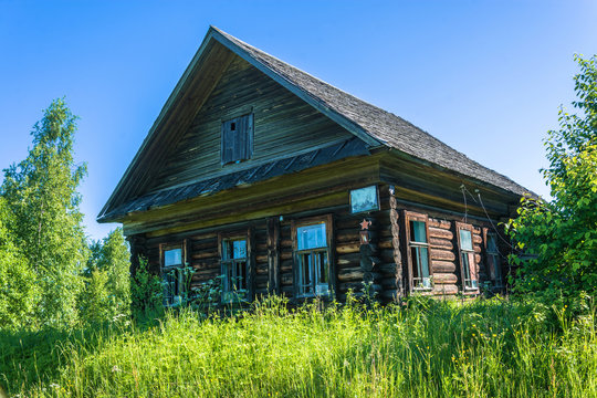 Abandoned village of Pavlovo in the Kostroma region.