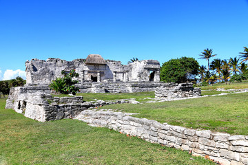 Fototapeta na wymiar Ancient Maya ruins in Tulum