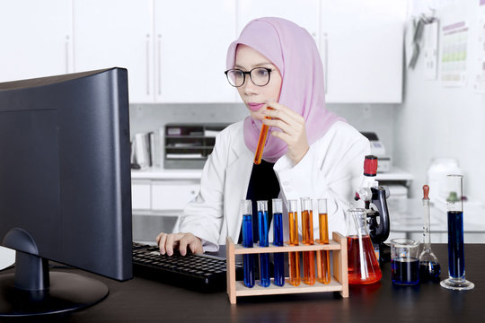 Female scientist works in the lab