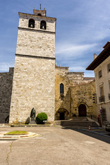 Fototapeta na wymiar Campanario y entrada catedral de la Asunción Santander