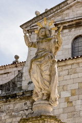 Fototapeta na wymiar Virgen de la asunción monumento