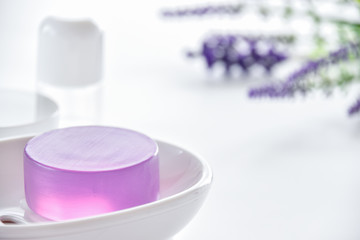 美容イメージ　ラベンダー石鹸と化粧品