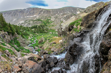 Fototapeta na wymiar Rocky Mountain Waterfall