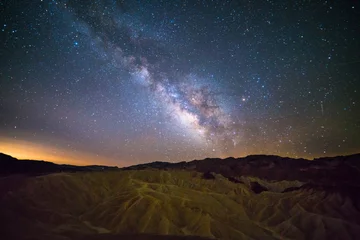 Foto op Plexiglas Melkweg over Zabriskie-punt, nationaal park Death Valley © maislam