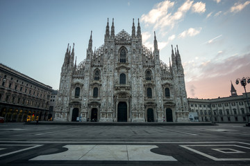 Fototapeta na wymiar Milan Duomo at sunrise
