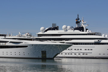 Fototapeta na wymiar Luxury yacht with private helicopter