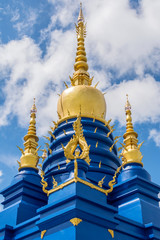 Decorating the roof of the temple with the Buddhist style