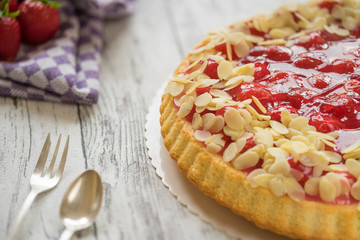 Leckerer selbstgemachter Erdbeerkuchen