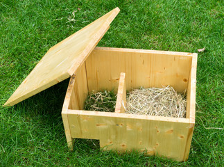 Do it yourself hedgehog shelter with open roof and hay - diagonal view from above