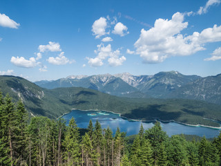Fototapeta na wymiar The mountain lake Eibsee in Tyrol, Germany