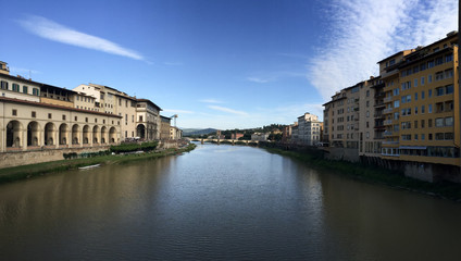Fototapeta na wymiar Perspective view of the banks of the Arno river, from the Vecchio bridge to the Alle Grazie bridge