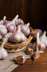 Raw garlic cloves