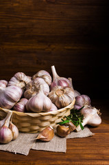Raw garlic cloves