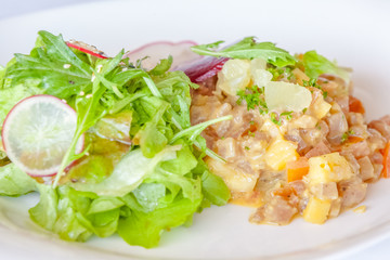 salade de la mer, carpaccio de poisson cru à la tahitienne 