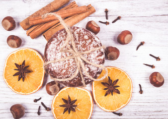 Fototapeta premium Gingerbread cookies, cinnamon and orange slices. Christmas decoration.