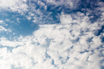 Obraz premium Abstract of the brightness white clouds in blue sky