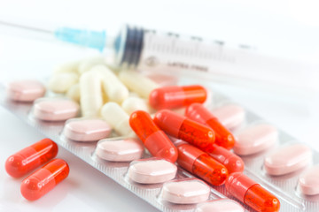 Blister di pastiglie e medicinali in capsule