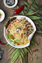 Asian noodles with shrimp
