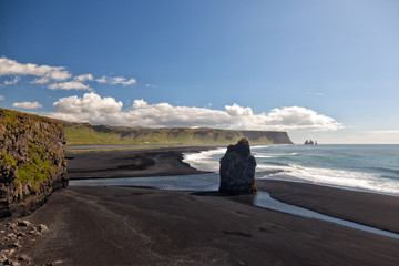Island Dyrholay Blick auf Reynisdranger