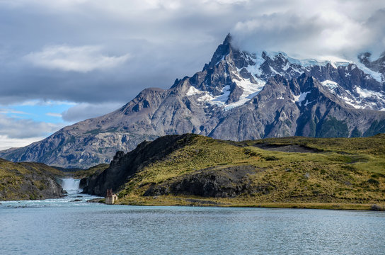 Lago Pehoe and Torres del Paine national park in Chile, Patagonia © knik