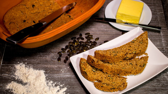 Dinkelbrot im R&ouml;mertopf