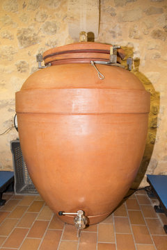 stored wine to age in amphora