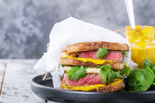 Club sandwich with steak