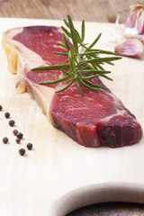 dry age Steak auf Holz