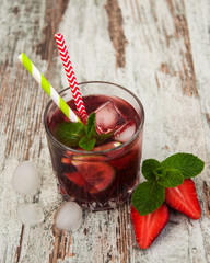 Lemonade with srtawberries
